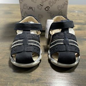 NWT Twig Boys Eddie Navy Nubuck Size 20 Sandals